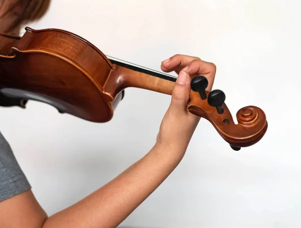 Geige Wurde Von Menschenhand Gehalten Auf Saite Drücken Zeigen Wie — Stockfoto