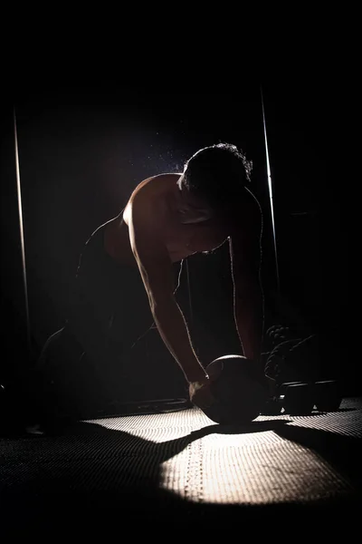 Silhueta Homem Bonito Fazendo Exercício Para Buit Muscular Forma Corpo — Fotografia de Stock