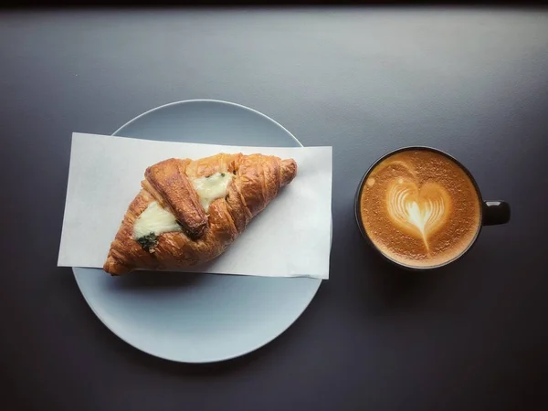 Café Croissant Sur Fond — Photo