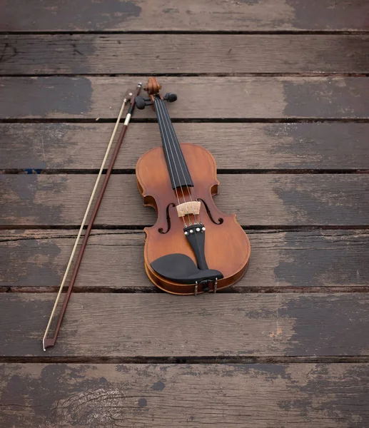 Geige Neben Bogen Auf Altem Holzbrett Platziert Akustikinstrument Detial — Stockfoto
