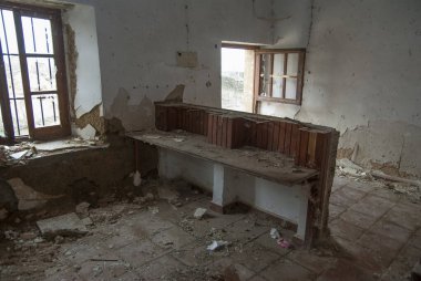 Terk edilmiş eski okul Otero de sariegos (Zamora)
