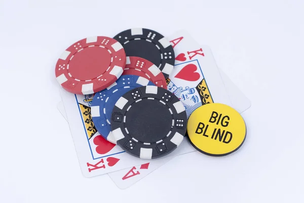 Tarjetas de póquer Texas Holdem y fichas de Casino — Foto de Stock