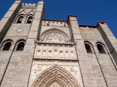 Tarihi ortaçağ katedrali binası. Din