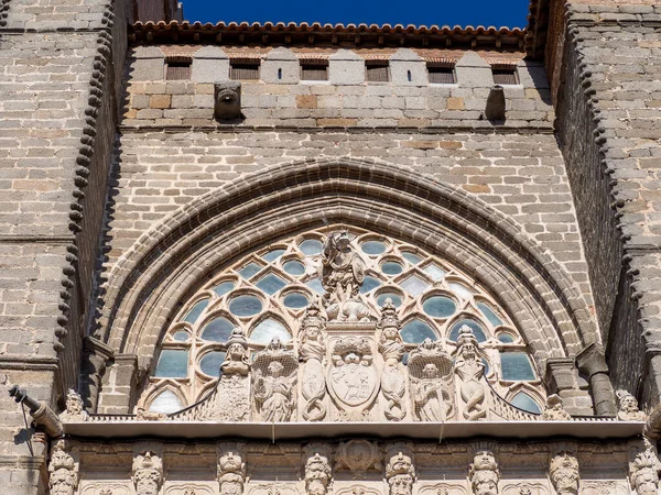 Tarihi ortaçağ katedrali binası. Din