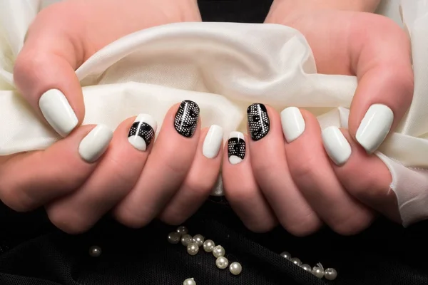 Zwart Wit Manicure Met Een Patroon — Stockfoto