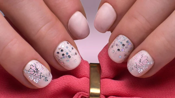 Roze Manicure Met Patroon — Stockfoto