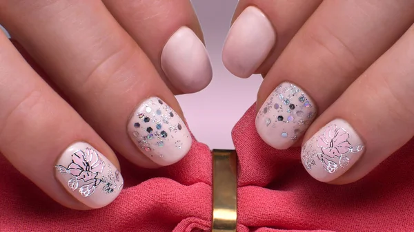 Manicura Rosa Con Patrón — Foto de Stock