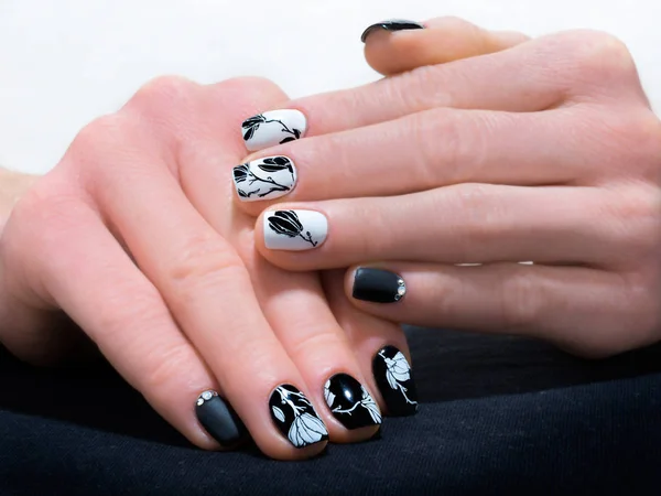 Zwart Wit Manicure Met Een Patroon — Stockfoto
