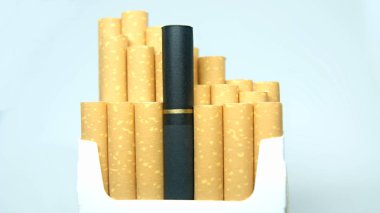 Karma filtre sigara bir paket içinde