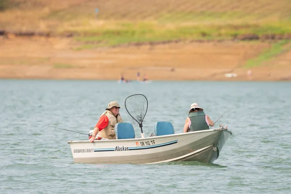 Λίμνη Hagg Ηπα Αύγουστος 2018 Δύο Ηλικιωμένους Ζευγάρι Ψάρεμα Στη — Φωτογραφία Αρχείου