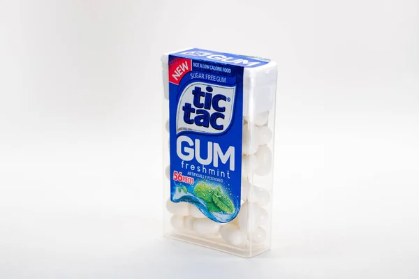 Portland Usa Julio 2018 Tic Tac Gum Freshmint Box Aislado —  Fotos de Stock
