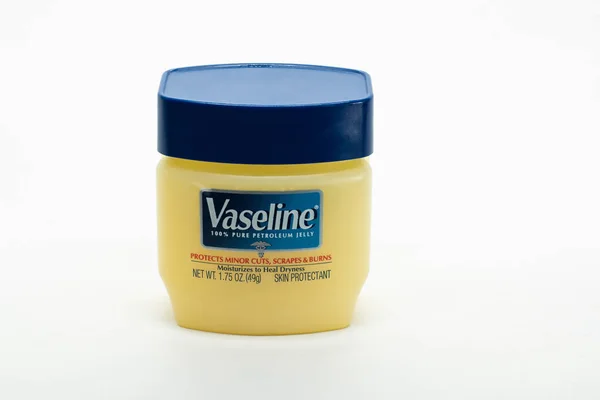 Portland Verenigde Staten September 2018 Vaseline Fles Geïsoleerd Witte Achtergrond — Stockfoto