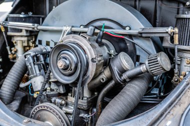 Araba motor yakından