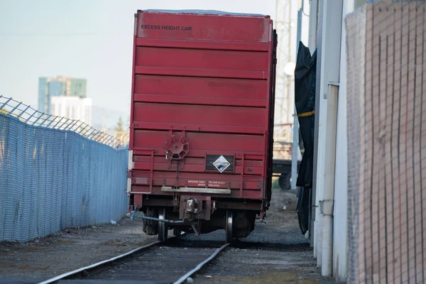 Carro Ferrocarril Carga Roja Estacionado Centro Industrial Esperando Ser Descargado — Foto de Stock