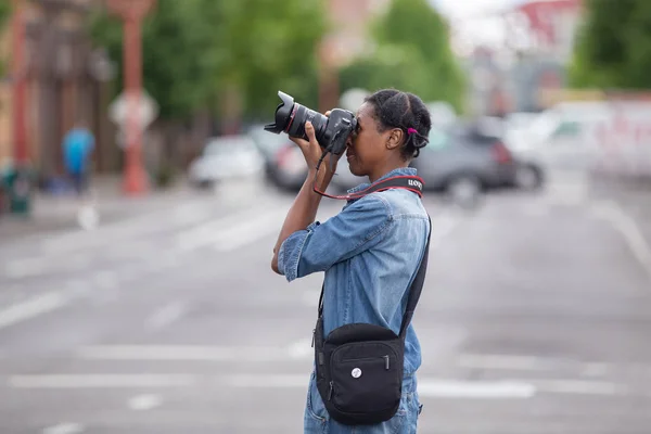 Portland Usa Juin 2016 Grand Défilé Floral Photographe Afro Américaine — Photo