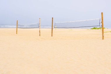 Seaside, Oregon sahilde iki Voleybol fileler.
