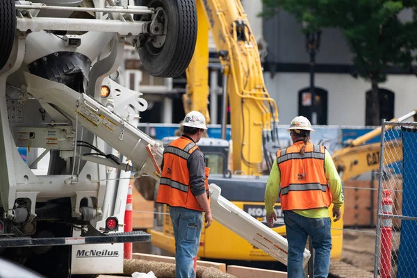 Portland Usa Junho 2018 Trabalhadores Construção Civil Prontos Para Colocar — Fotografia de Stock