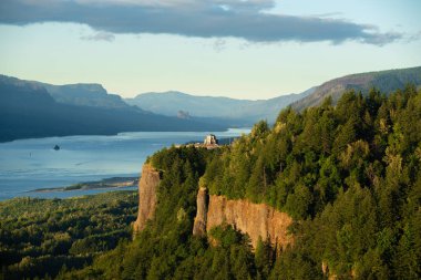 Sunset Vista evinde. Columbia river içinde belgili tanımlık geçmiş.