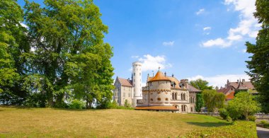 Lichtenstein Şatosu - Gotik Revival stil ve Güney Almanya'nın içinde Jura Swabian bulunan. Olarak da bilinen masal kalesi, gelir.