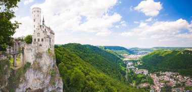 Lichtenstein Şatosu - Gotik Revival stil ve Güney Almanya'nın içinde Jura Swabian bulunan. Olarak da bilinen masal kalesi, gelir.