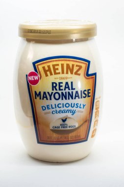 Portland, ya da / ABD - 14 Eylül 2018: beyaz zemin üzerine izole Heinz kavanoz mayonez.