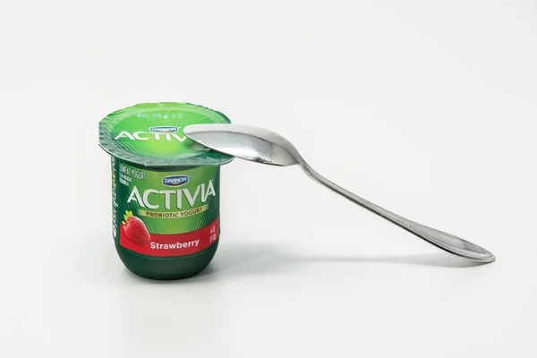 Portland Usa Octubre 2018 Activia Dannon Yougurt Probiótico Una Taza —  Fotos de Stock