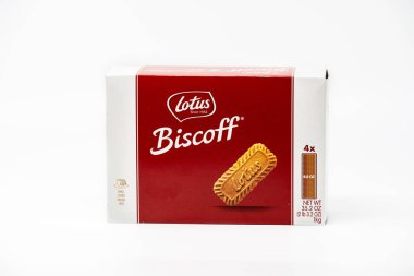 Portland, ya da / Amerika Birleşik Devletleri - 13 Ekim 2018: Lotus tarafından yapılan Biscoff Bisküvi Kurabiye. Beyaz arka plan üzerinde izole.