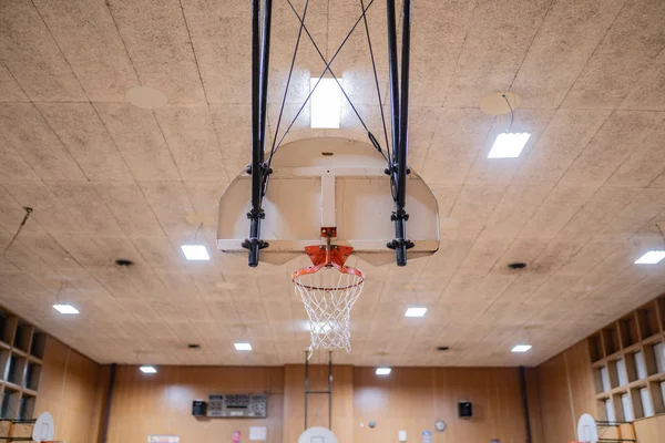 Escuela Americana Interior Cancha Baloncesto —  Fotos de Stock