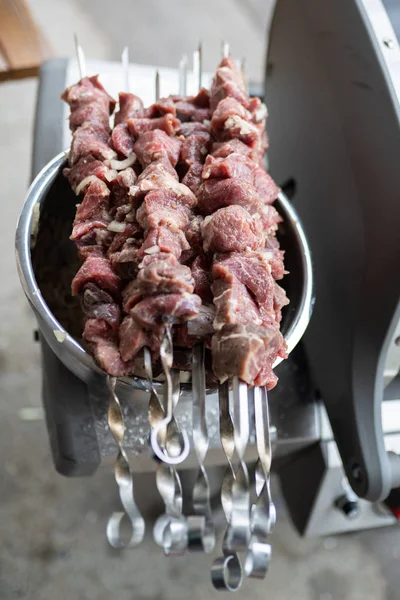 Montón Trozos Carne Cruda Pinchos Barbacoa Kebab — Foto de Stock