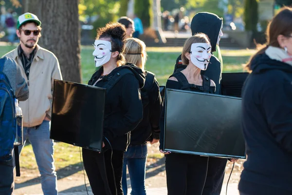 ポートランド または アメリカ合衆国 2018 都市公園における動物虐待反対デモの手でマスクされ フォークスと女性のグループ — ストック写真