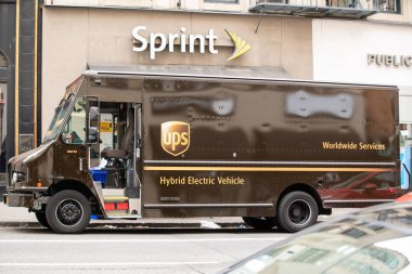 Portland, ya da / Amerika Birleşik Devletleri - 3 Ağustos 2018: Ups kaldırıma park kamyon
