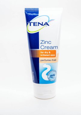 Portland, ya da / ABD - 14 Eylül 2018: Tena çinko krem beyaz arka plan üzerinde