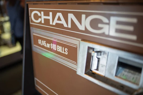 Brown Change Machine Taking One Five Ten Dollar Bills — Stock Photo, Image