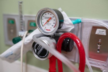 Portland, ya da / ABD - 29 Eylül 2018: Boehringer Ingelheim oksijen teslim ve düzenleme sistemi bir duvara Ohsu hastanede.