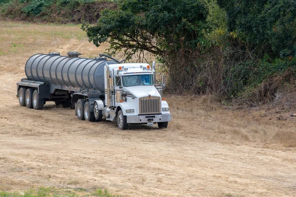 Hillsboro Usa Agosto 2018 Camión Remolque Industrial Reparto Agua — Foto de Stock