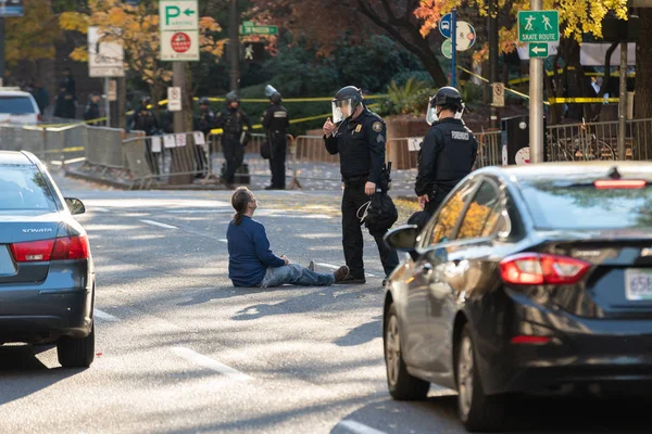 Portland Eller Usa November 2018 Vuxna Manliga Demonstrant Blockerar Trafiken — Stockfoto