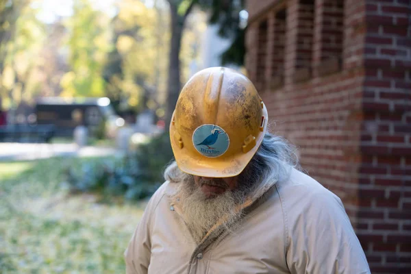 Portland Oder Usa November 2018 Ein Älterer Mann Mit Schmutziggelbem — Stockfoto
