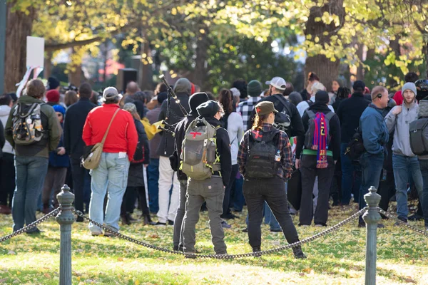 Portland Lub Usa Listopada 2018 Taśmą Dwa Kobiece Ulicy Medyków — Zdjęcie stockowe