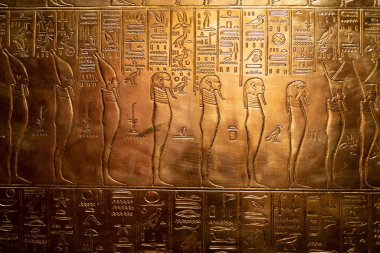 Portland, ya da / Amerika Birleşik Devletleri - 10 Kasım 2018: Kral Tutankhamun Mısır sergileyen bilim ve Sanayi (Omsi) Oregon Müzesi'nde sergilenen. Mezar tapınak duvarına hiyeroglif süslüdür