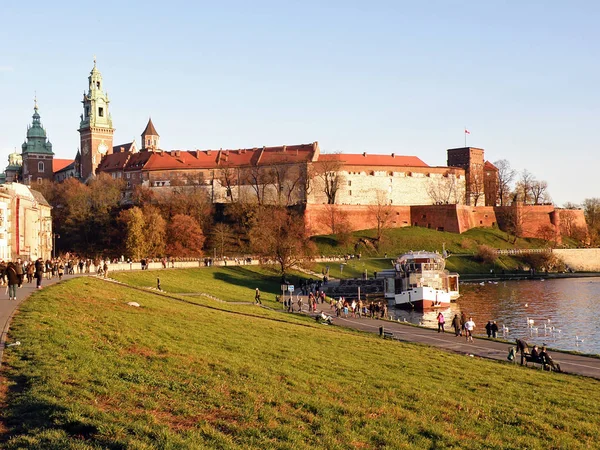 Κάστρο Wawel Κρακοβία Τον Ποταμό Βιστούλα Στην Πολωνία Στο Φθινόπωρο — Φωτογραφία Αρχείου