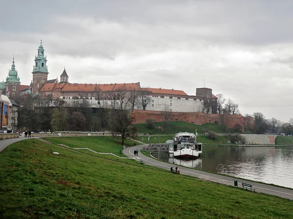 Осенью Вавельский Замок Рекой Висла Польше — стоковое фото