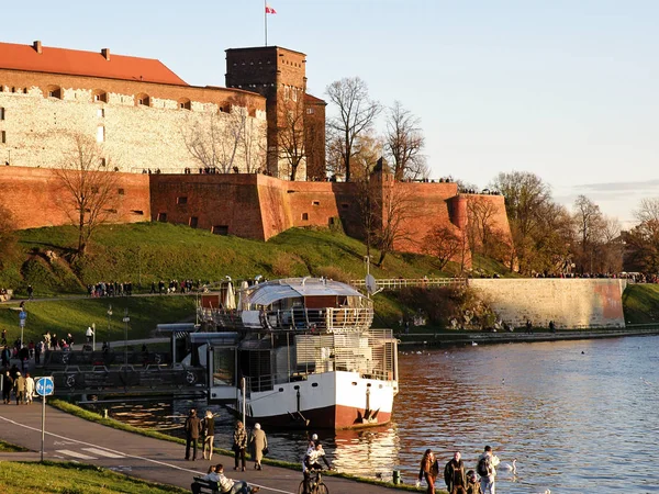 Κάστρο Wawel Κρακοβία Τον Ποταμό Βιστούλα Στην Πολωνία Στο Φθινόπωρο — Φωτογραφία Αρχείου