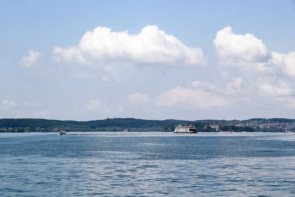 Konstanz Gölü üzerinde gemi