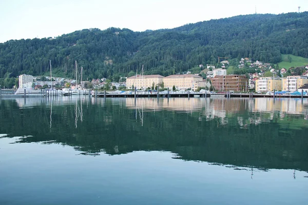 Bregenz, Avusturya suya yansıtan içinde port limanında