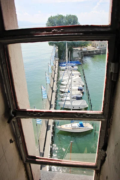 Lindau Penceresinde Gemilerden — Stok fotoğraf