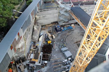 Bir vinç sitesinden İnşaat