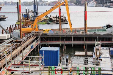 Vinçli inşaat alanı