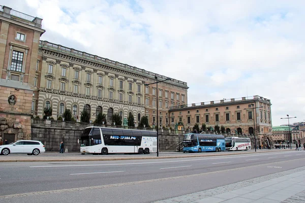 Stockholm Parlamentet Sverige 2018 Stockholms Slott Med Turistiska Bussar — Stockfoto