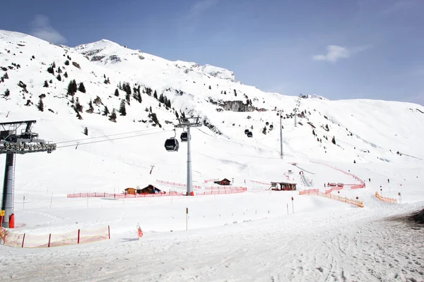 Teleferik Ile Piste Kayak Asansörleri — Stok fotoğraf