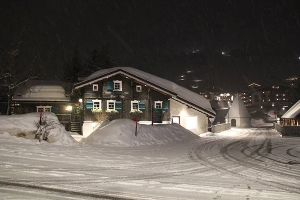 Lech Oostenrijk 2018 Huis Nachts Lech Oostenrijk — Stockfoto